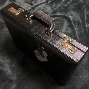 NEW! Winn International Briefcase!!